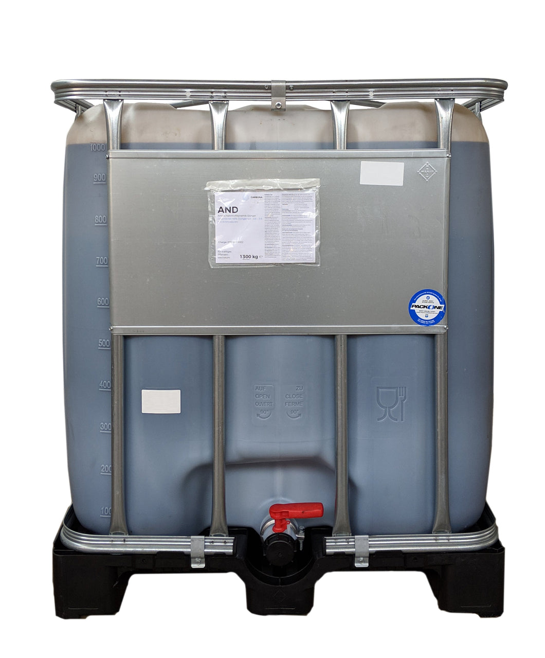 Ein IBC Industriebehälter für Flüssigkeiten mit ca. 1300 LiternCarbuna AND